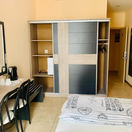 Agora Πανσιόν 3*