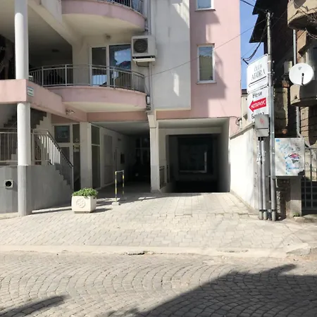 Agora 4*