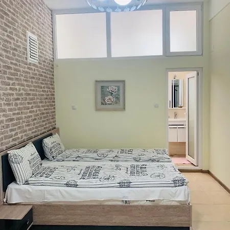 Agora 3*